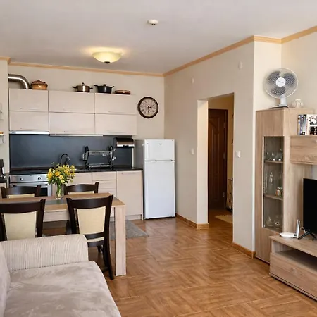 Royal Bay-i Seaview Apartament *