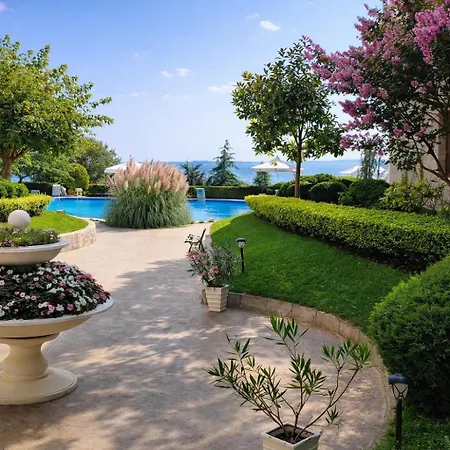 Royal Bay-i Seaview Apartament