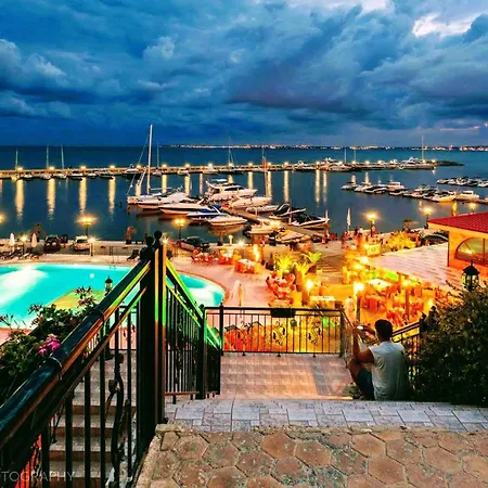 Royal Bay-i Seaview Apartament