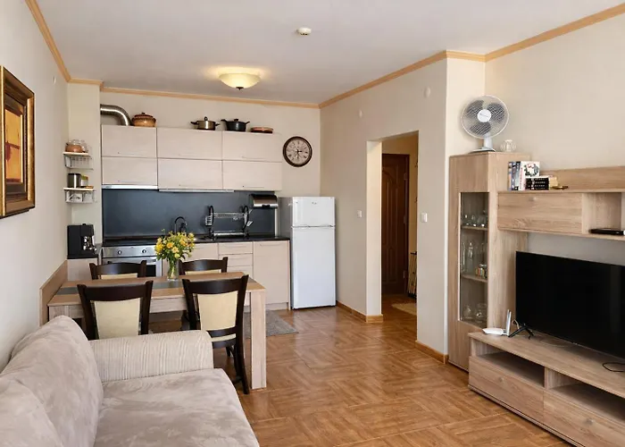 Royal Bay-i Seaview Apartament *